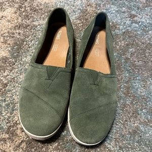 Toms suede shoes